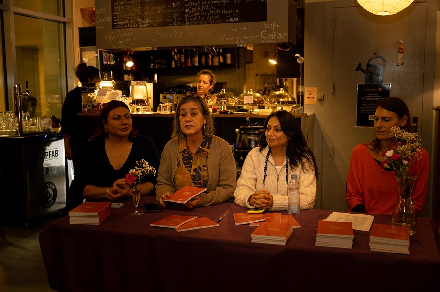 Séance de dédicaces, Association découvrir