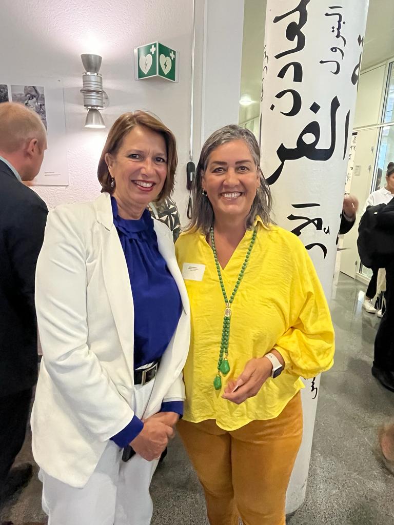 Rocio Restrepo, directrice de l'association découvrir et Christine Schraner Burgener, Secrétaire d'État aux migrations