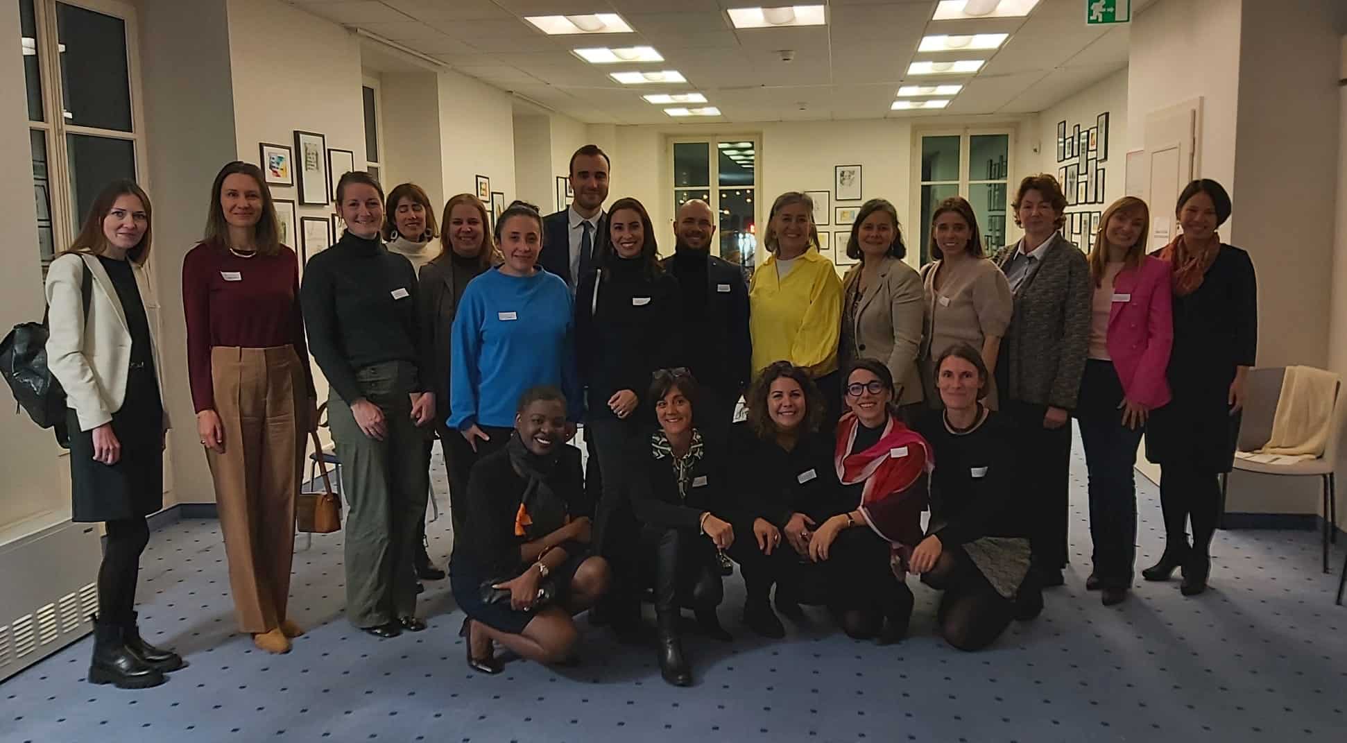 Un afterwork réunissant des partenaires de l'association découvrir.