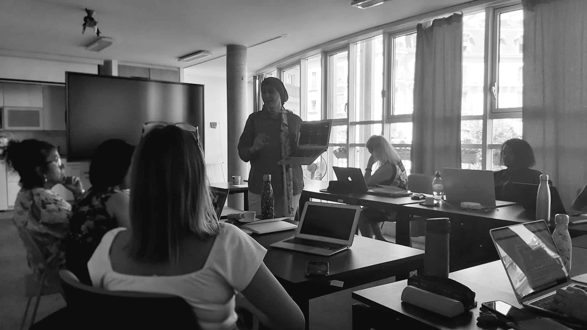 Atelier IA animé par Rana Chamsi, association découvrir, Genève