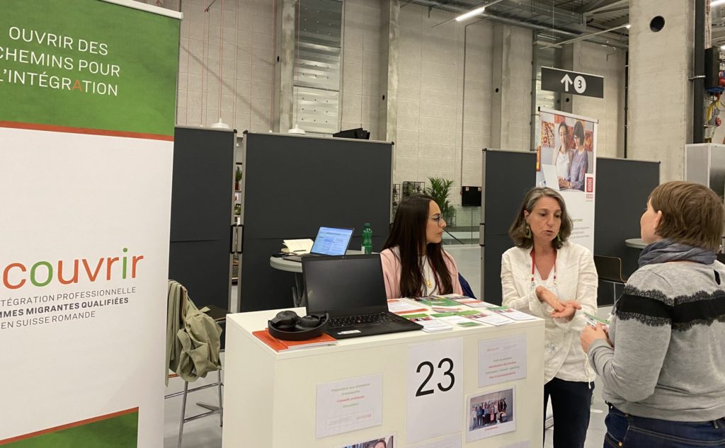 Le 27 mai 2025, l’association découvrir a eu l’honneur de participer au colloque national "Possibilités de qualification pour adultes", organisé à Berne par le Secrétariat d’État à la formation, à la recherche et à l’innovation (SEFRI). À cette occasion, nous avons tenu un stand d’information afin de présenter notre approche d’accompagnement des femmes migrantes qualifiées vers une réinsertion professionnelle durable.
