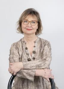 Portrait de Flore Lakhdhar, conseillère en insertion professionnelle à l’association découvrir